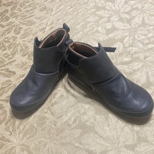 Gray short boots SZ 9 never worn strap on each side
